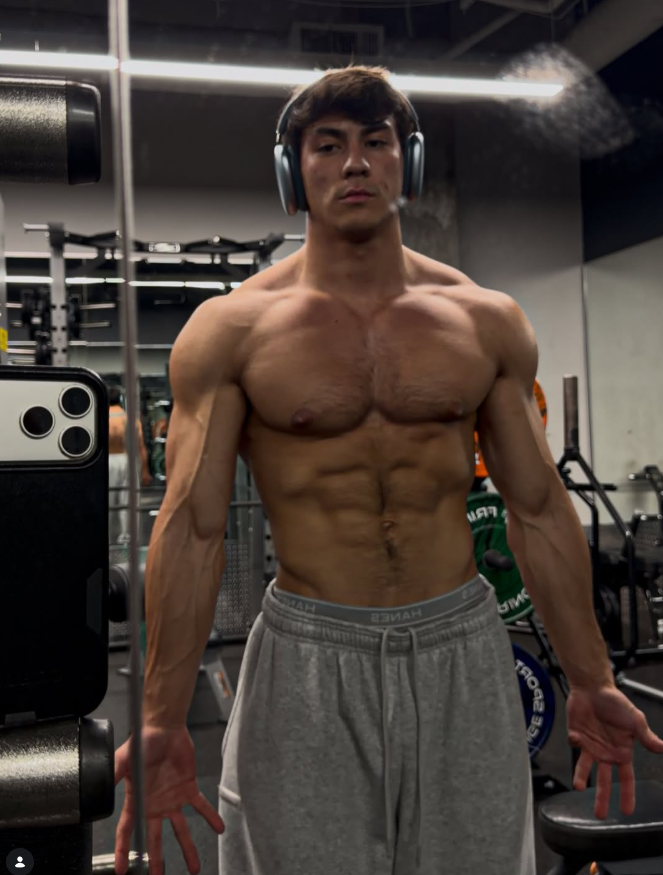 TOGSTER flexing in the gym mirror