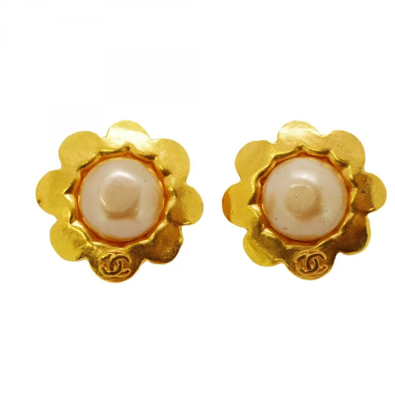 Minimalist Drop Earrings with Simplicity -Chanel   Plating Clip Earrings (Pre-Owned)