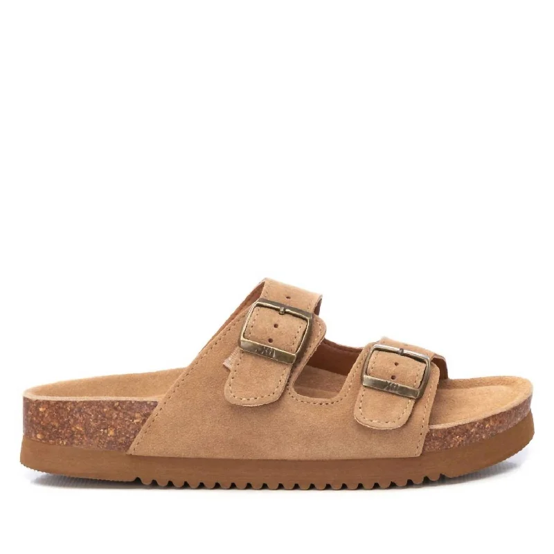 Trendy sandals for men with fabric straps and casual design for laid-back style-Women's Flat Sandals In Camel