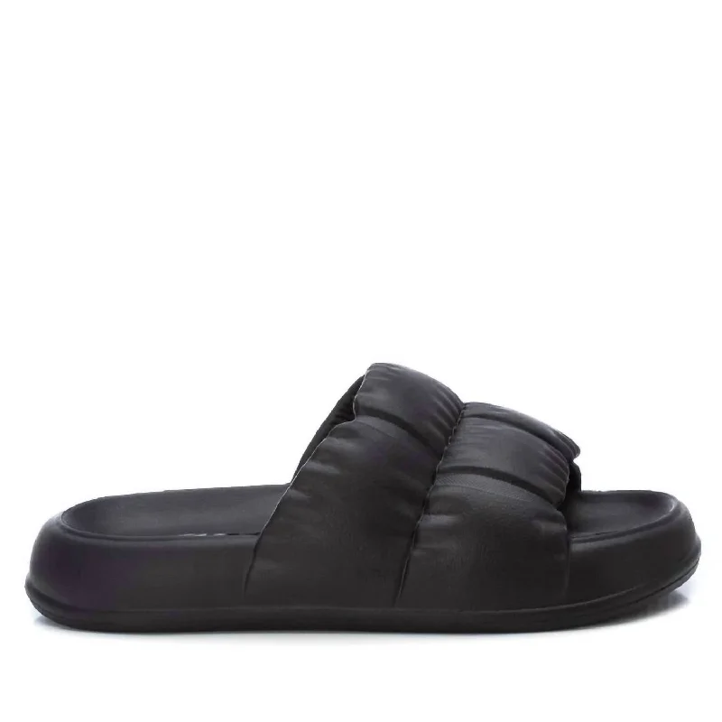 Stylish sandals for men with leather straps and simple yet sophisticated design-Women's Pool Slides Sandals In Black