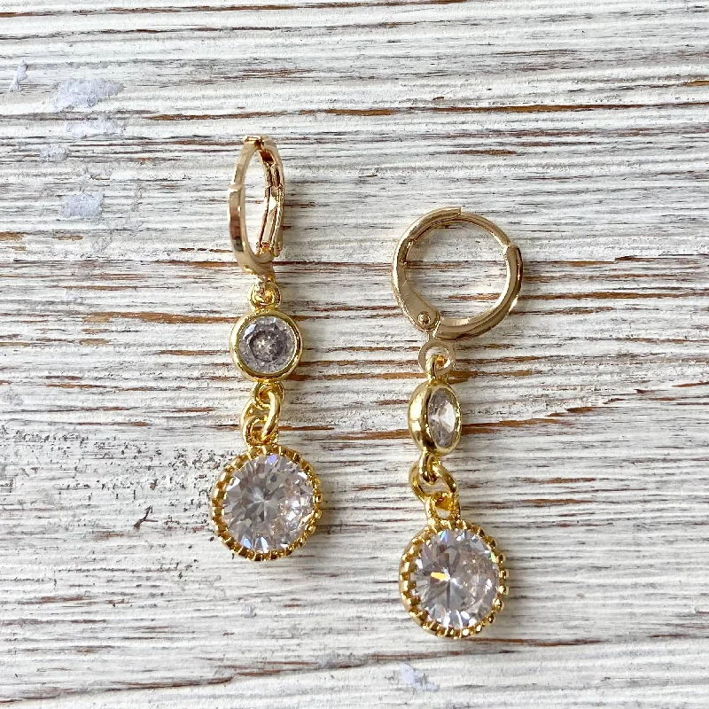 Best hoop earrings with vintage-style detailing for a nostalgic and timeless look-Earring Crystal Drops Gold